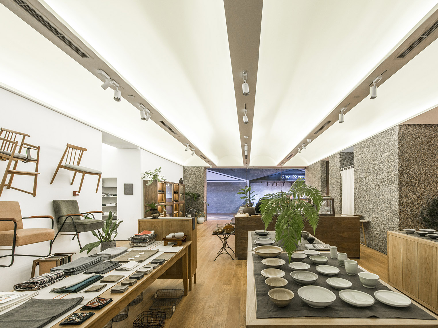 滁州400平方软装店面装修设计项目(图2) 滁州400平方软装店面装修设计项目(图2)